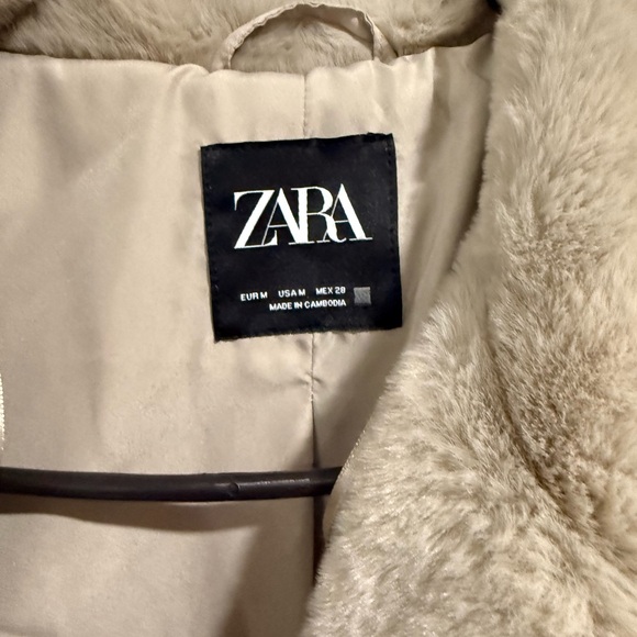 Zara Women's Cozy Faux Fur Coat size medium - Picture 3 of 4